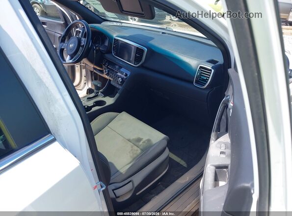 KNDP6CAC5L7677743 2020 KIA SPORTAGE Белый Вид салона спереди