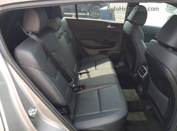 KNDP6CACXN7014591 2022 KIA SPORTAGE Серебряный Вид задней части салона