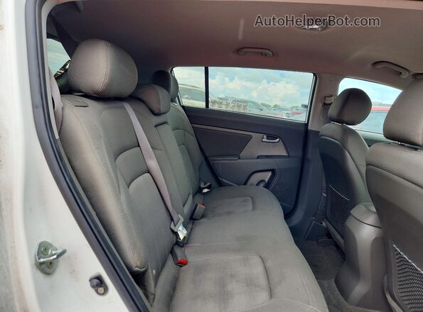 KNDPB3A24D7460317 2023 KIA SPORTAGE White Вид задніх сидінь