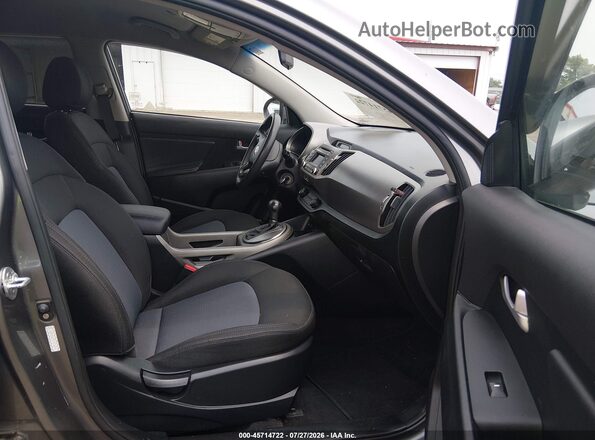KNDPB3AC9G7874870 2016 KIA SPORTAGE Gray Front interior view