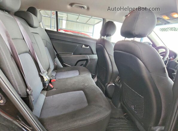KNDPBCAC0G7817375 2016 KIA SPORTAGELX Black Vista interior trasera
