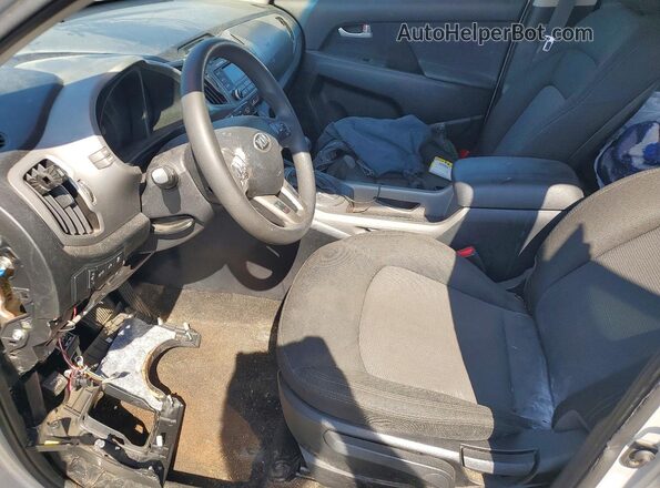 KNDPBCAC2G7864410 2016 KIA SPORTAGE Серебряный Вид салона спереди