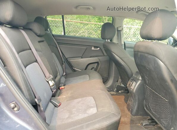 KNDPBCACXG7821255 2016 KIA SPORTAGE Blue Rear interior view