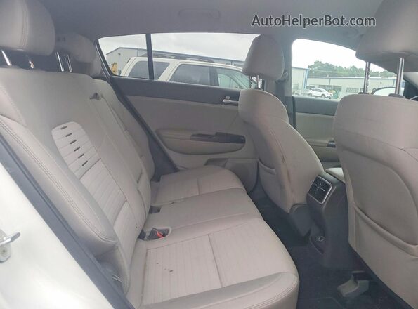 KNDPM3AC0H7050882 2017 KIA SPORTAGE White Rear interior view