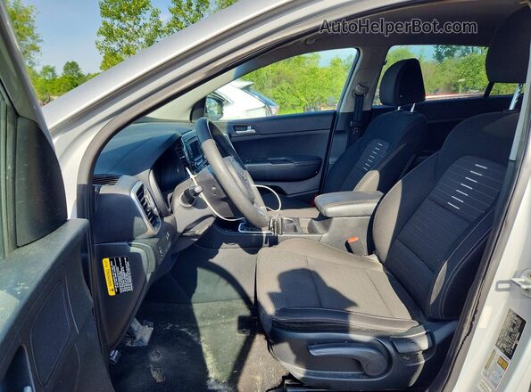 KNDPM3AC3J7480685 2018 KIA SPORTAGE Серебряный Вид салона спереди