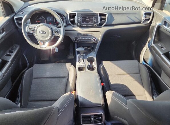 KNDPM3AC3J7480685 2018 KIA SPORTAGE Серебряный Вид панели приборов