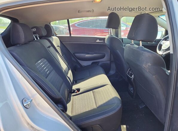 KNDPM3AC3J7480685 2018 KIA SPORTAGE Серебряный Вид задней части салона