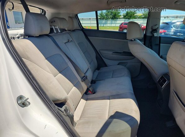 KNDPM3AC4H7047175 2017 KIA SPORTAGE White Widok wnętrza z tyłu