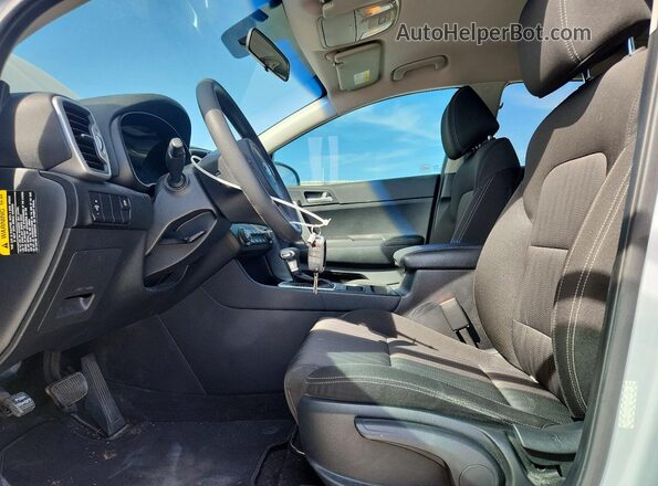 KNDPM3AC4H7134705 2017 KIA SPORTAGE Silver Вид салону спереду