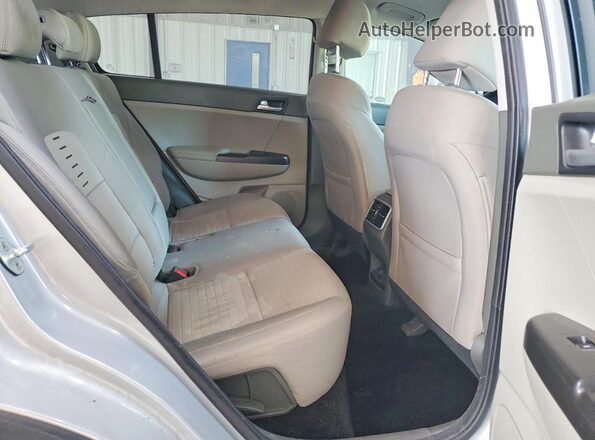 KNDPM3AC7H7034453 2017 KIA SPORTAGE Silver Вид задньої частини салону