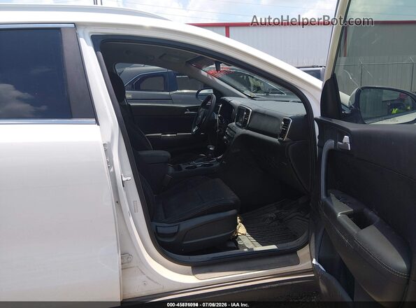 KNDPM3AC7J7490328 2018 KIA SPORTAGE White Front interior view
