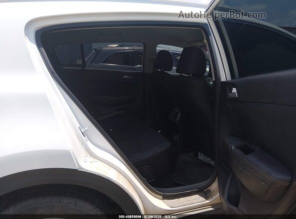 KNDPM3AC7J7490328 2018 KIA SPORTAGE White VIN sticker view