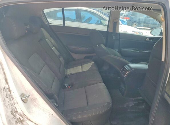 KNDPM3ACXH7214042 2017 KIA SPORTAGE White Widok wnętrza z tyłu