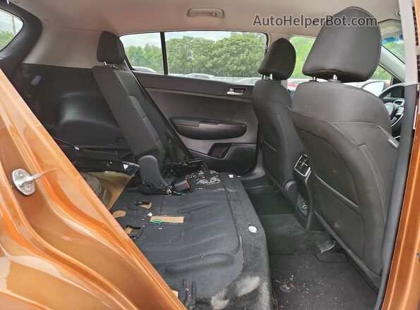KNDPM3ACXM7924794 2021 KIA SPORTAGE Brown Widok wnętrza z tyłu