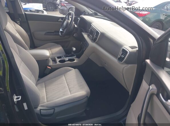 KNDPMCAC0H7040479 2017 KIA SPORTAGE Черный Вид салона спереди