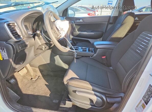 KNDPMCAC0J7387266 2018 KIA SPORTAGE White Вид салону спереду