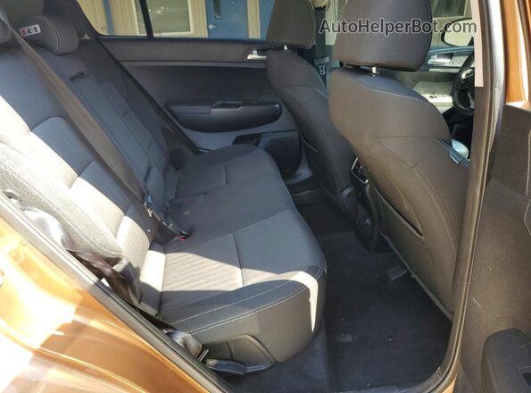 KNDPMCAC0K7497493 2019 KIA SPORTAGE Brown Rear interior view