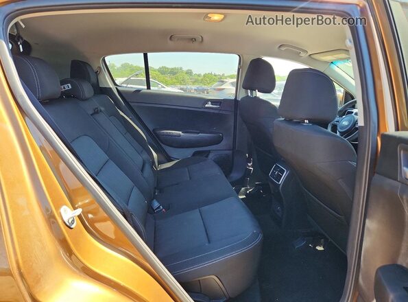 KNDPMCAC1H7033248 2017 KIA SPORTAGE Gold Vista interior trasera