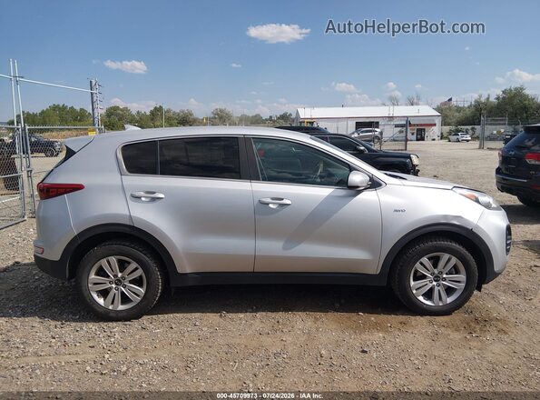 KNDPMCAC1H7274033 2017 KIA SPORTAGE Серебряный Вид задней части салона