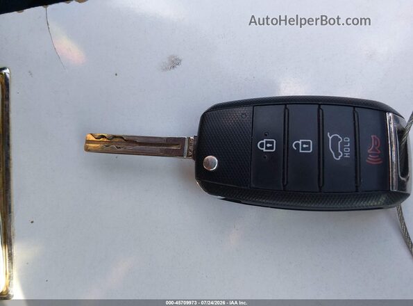 KNDPMCAC1H7274033 2017 KIA SPORTAGE Серебряный Вид панели приборов