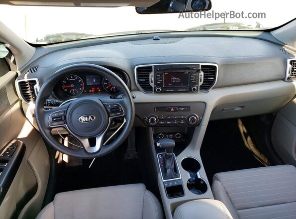 KNDPMCAC1J7365048 2018 KIA SPORTAGE Серый Вид панели приборов