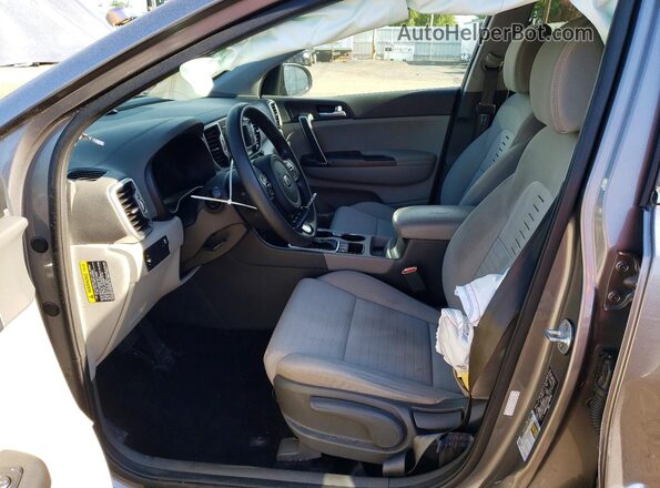 KNDPMCAC1J7365048 2018 KIA SPORTAGE Серый Вид салона спереди