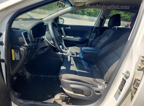 KNDPMCAC2H7091028 2017 KIA SPORTAGE Silver Widok wnętrza z przodu