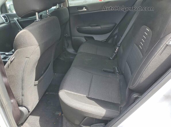 KNDPMCAC3J7346548 2018 KIA SPORTAGE Silver Widok wnętrza z tyłu