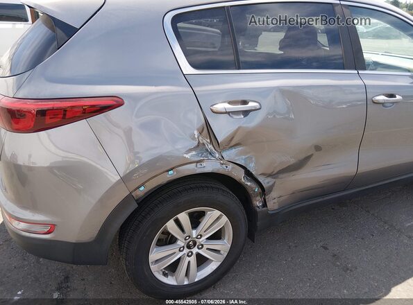 KNDPMCAC3J7469976 2018 KIA SPORTAGE Gray Front view