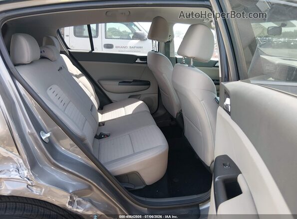 KNDPMCAC3J7469976 2018 KIA SPORTAGE Gray VIN sticker view