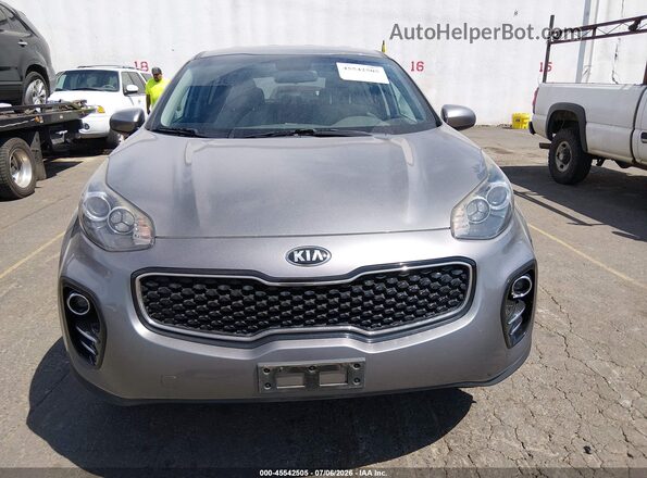 KNDPMCAC3J7469976 2018 KIA SPORTAGE Gray Rear interior view