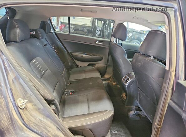KNDPMCAC4J7308102 2018 KIA SPORTAGE Blue Rear interior view