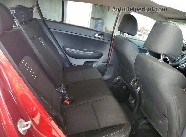 KNDPMCAC4J7315423 2018 KIA SPORTAGE Red Вид задньої частини салону