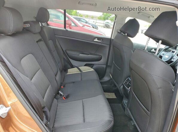 KNDPMCAC5K7539334 2019 KIA SPORTAGE Brown Սալոնի հետևի տեսք