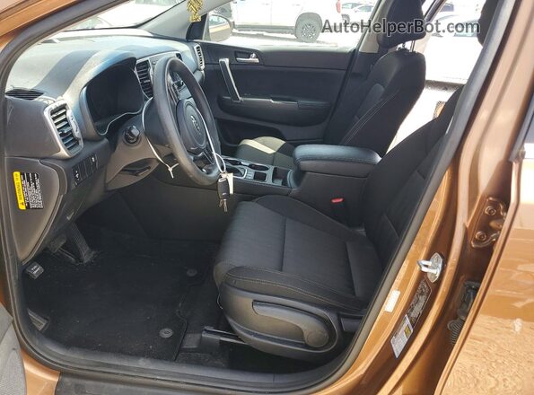 KNDPMCAC6H7248589 2017 KIA SPORTAGE Gold Вид салону спереду