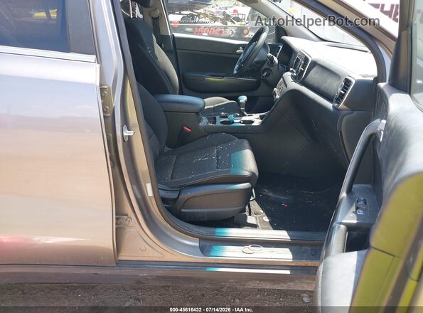 KNDPMCAC6J7346429 2018 KIA SPORTAGE Gray Widok wnętrza z przodu