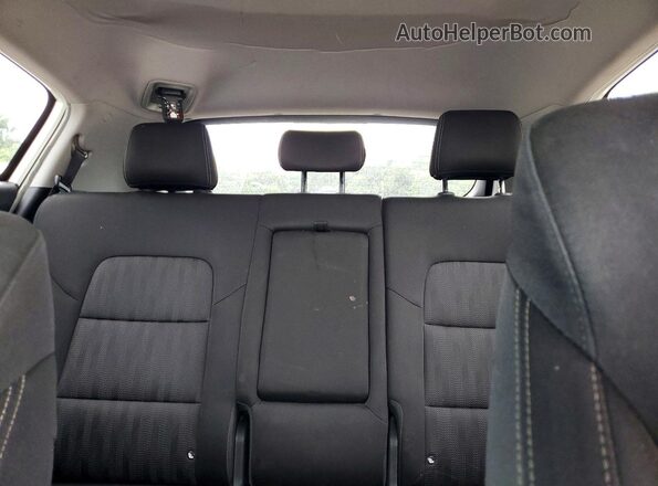 KNDPMCAC7H7086276 2017 KIA SPORTAGE White Widok tylnych siedzeń
