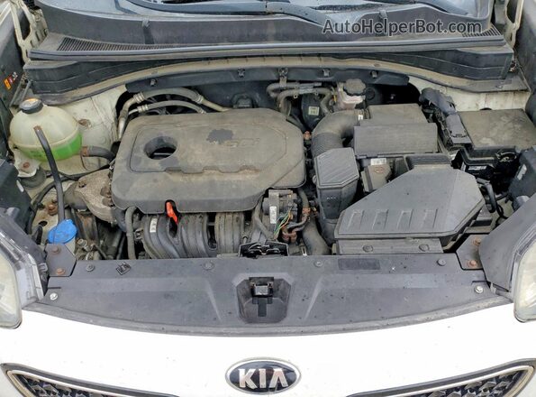 KNDPMCAC7H7086276 2017 KIA SPORTAGE White Widok komory silnika