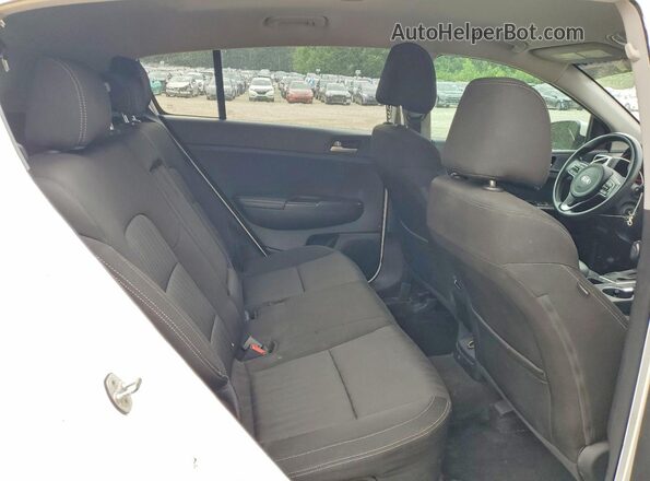 KNDPMCAC7H7086276 2017 KIA SPORTAGE White Widok wnętrza z tyłu