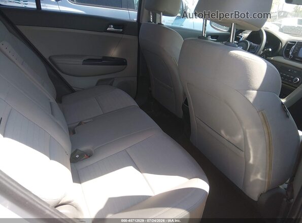 KNDPMCAC7J7404905 2018 KIA SPORTAGE Silver Widok naklejki z numerem VIN