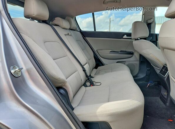 KNDPMCAC7L7814784 2020 KIA SPORTAGE Silver Vista interior trasera
