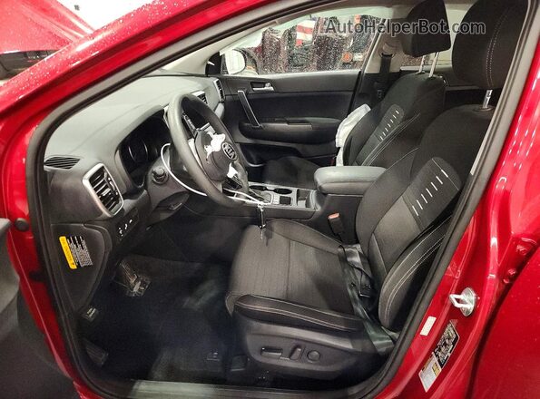 KNDPMCAC7M7910576 2021 KIA SPORTAGE Красный Вид салона спереди