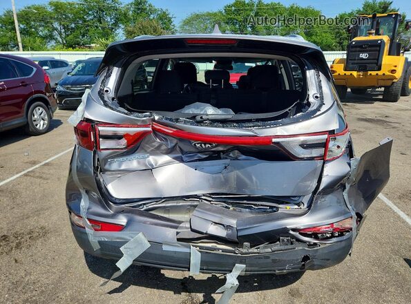 KNDPMCAC8J7379075 2018 KIA SPORTAGE Gray Rear view