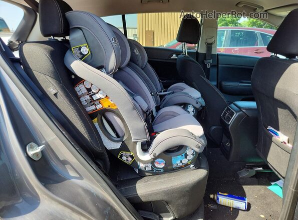 KNDPMCAC8J7379075 2018 KIA SPORTAGE Gray Rear interior view
