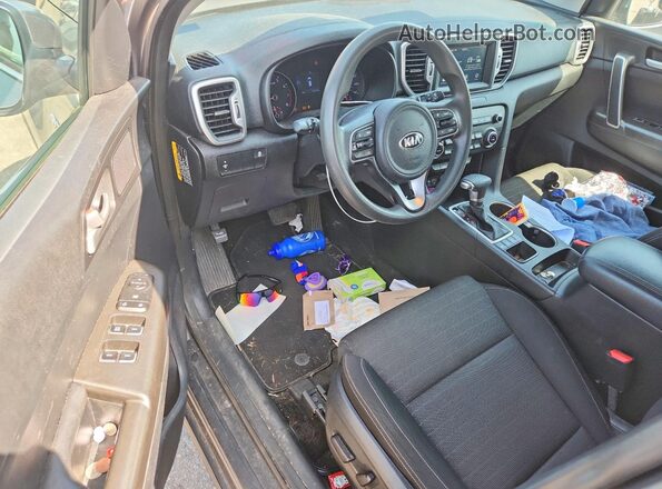 KNDPMCAC8J7379075 2018 KIA SPORTAGE Gray Dashboard view