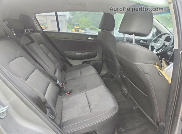 KNDPMCAC8L7706724 2020 KIA SPORTAGE Silver Rear interior view