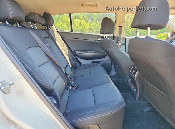 KNDPMCAC8M7864921 2021 KIA SPORTAGE White უკანა სალონის ხედი