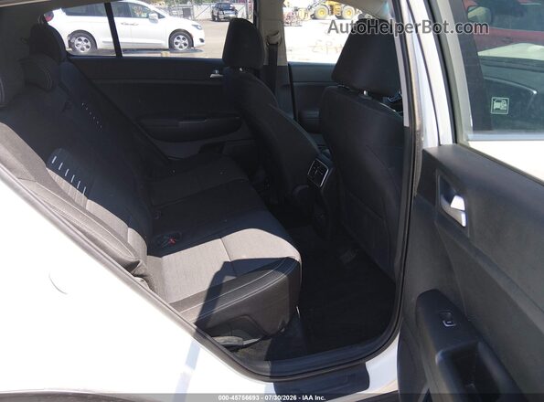 KNDPMCAC8M7920033 2021 KIA SPORTAGE White Widok naklejki z numerem VIN