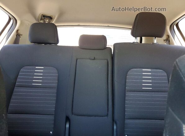 KNDPMCAC9J7370112 2018 KIA SPORTAGE Silver Rear seats view