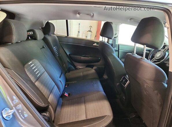 KNDPMCACXH7080780 2017 KIA SPORTAGE Серый Вид задней части салона